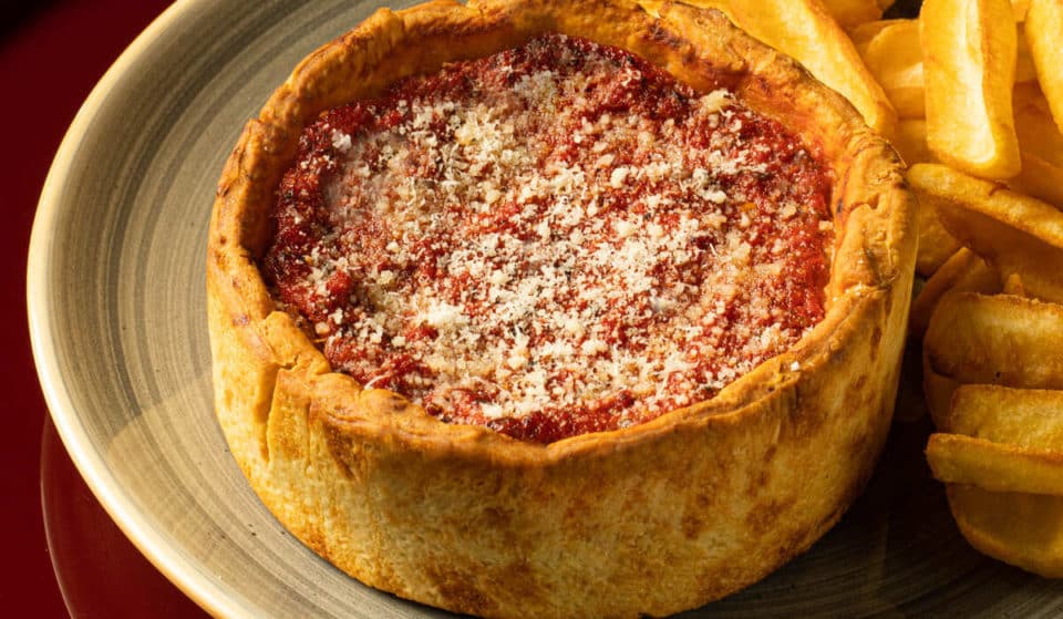 A Roma sbarca la pizza di Chicago: ecco dove puoi mangiarla