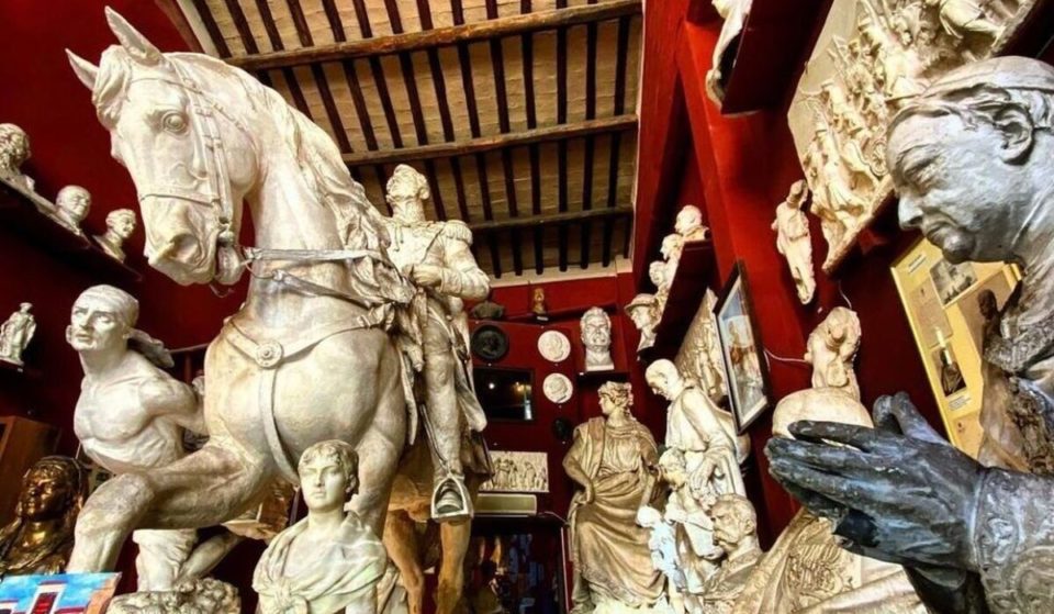 A Roma c’è un posto dove puoi fare un aperitivo tra sculture dell’800