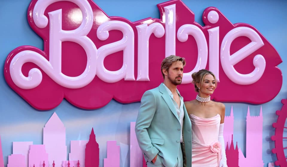 Barbie arriva al cinema: Google, gli hamburger e il Frappuccino si tingono di rosa